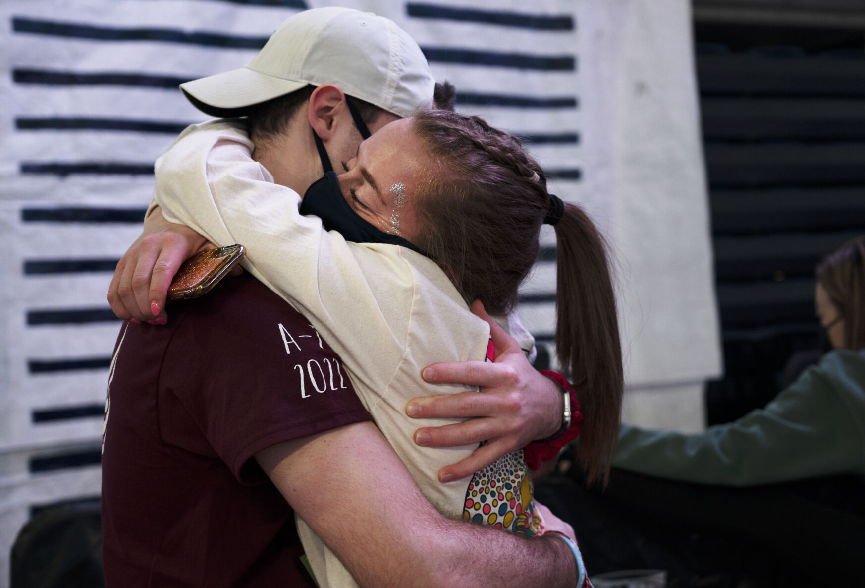 THON 2022, dancer hug